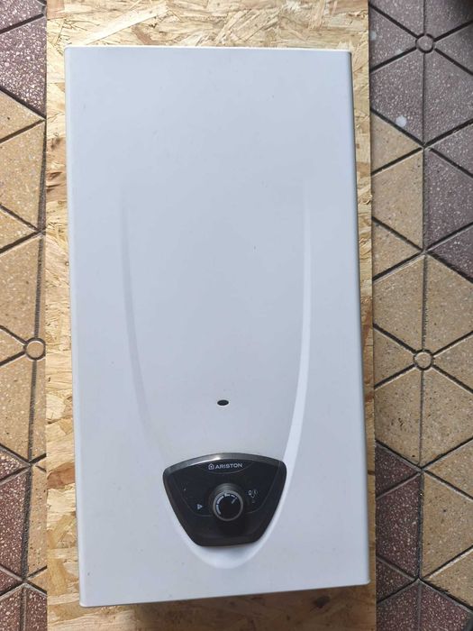 Instant apa calda pe gaz ARISTON FAST EVO X Display ONT 11 NG EU