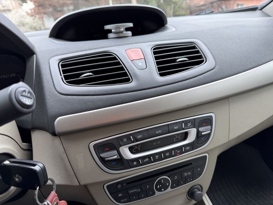 Автомобил Renault Fluence