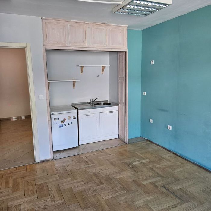 Офис до метро Джеймс Баучер – 2 стаи, южно, ниски разходи + гараж