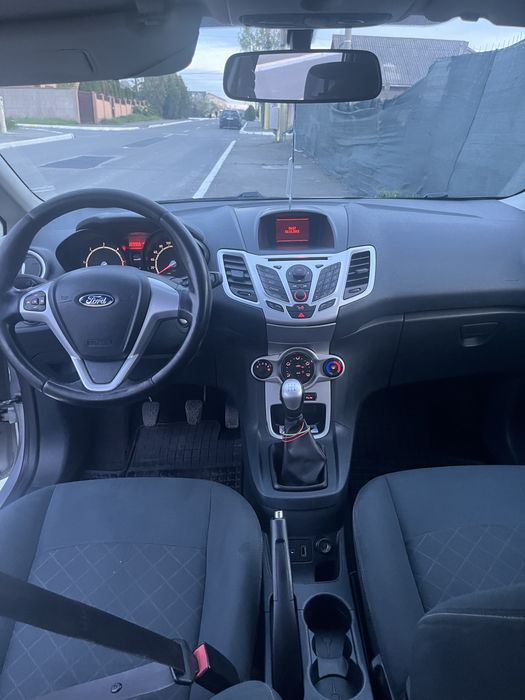 Proprietar. Vand Ford Fiesta 1,6 TDCI  , pret 3000 €.