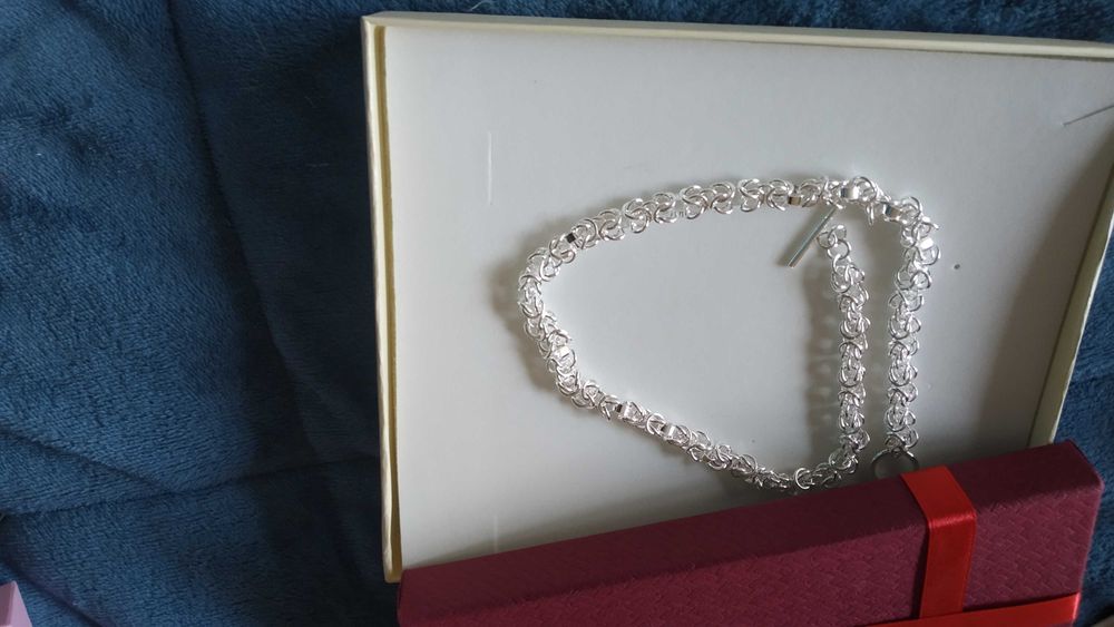 Нова, сребърна гривна 12 различни модели. 38/55 лв. В кутия.