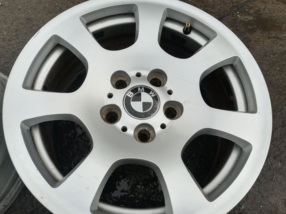 Топ състояние 16-5х120 ЕТ20 7J BMW E60