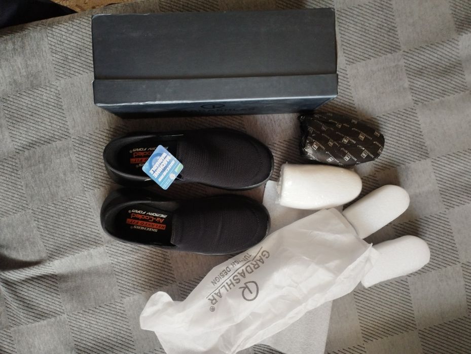 Продается кроссовки бренд SKECHERS оригинал