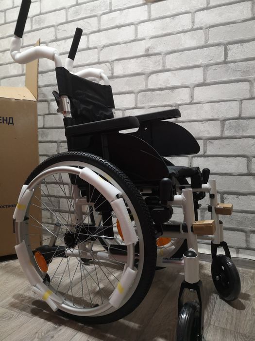 Инвалидная детская коляска