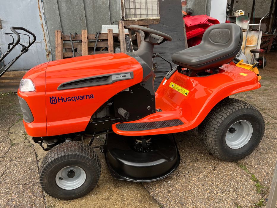 Тракторна косачка HusgVarna 17.0 hp USA + Ремарке
