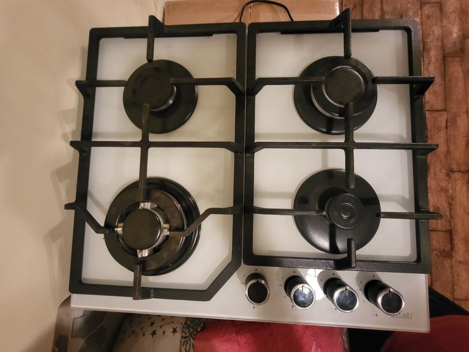 Газовая варочная поверхность +духовой шкаф ELETTI в состоянии нового.