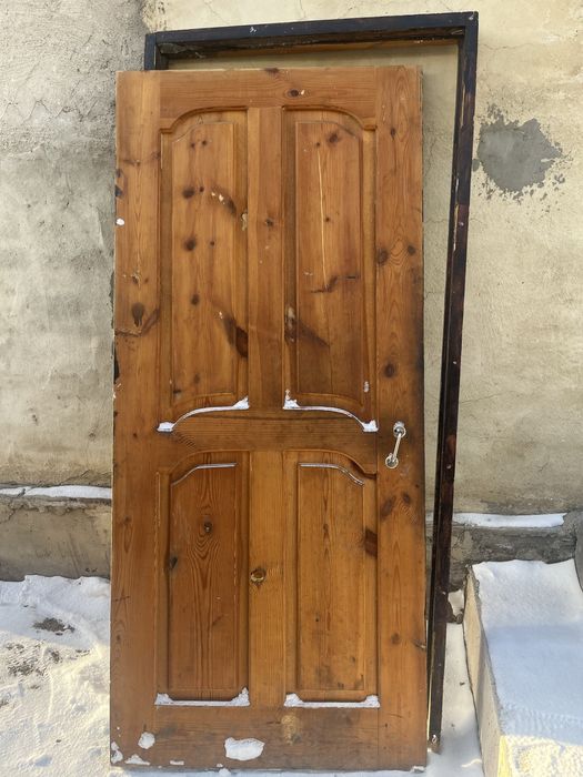 Дверь входная дерево