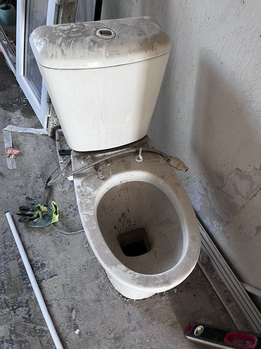 Унитаз продаю майкудуке