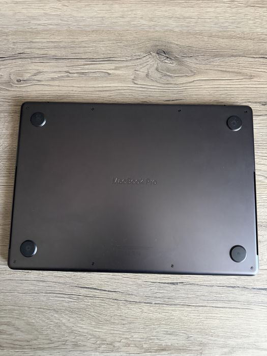 Macbook 14 pro M4 Nano texture 512GB в Гаранция