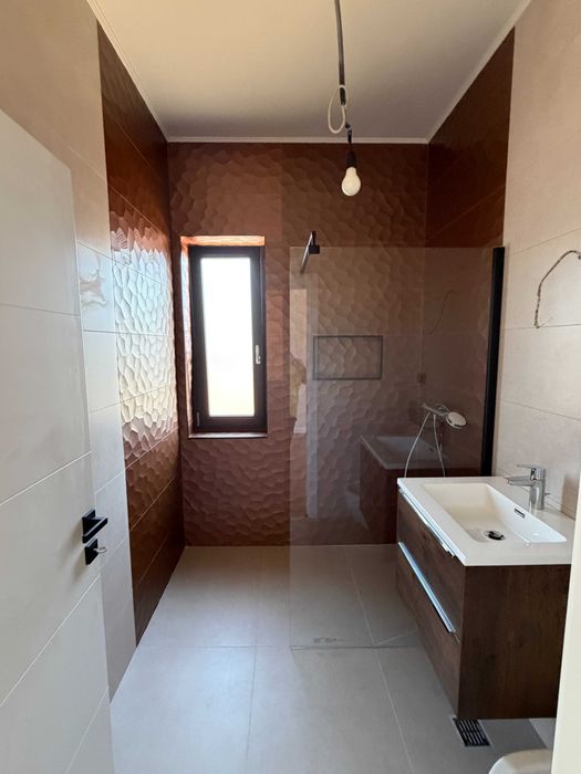 Casa 4 camere parter cu pompa caldura, incalzire in pardoseala, 10 kw panouri fotovoltaice Dragomiresti-Vale