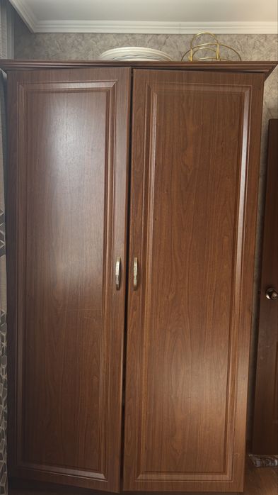 Шкаф деревянный 215см