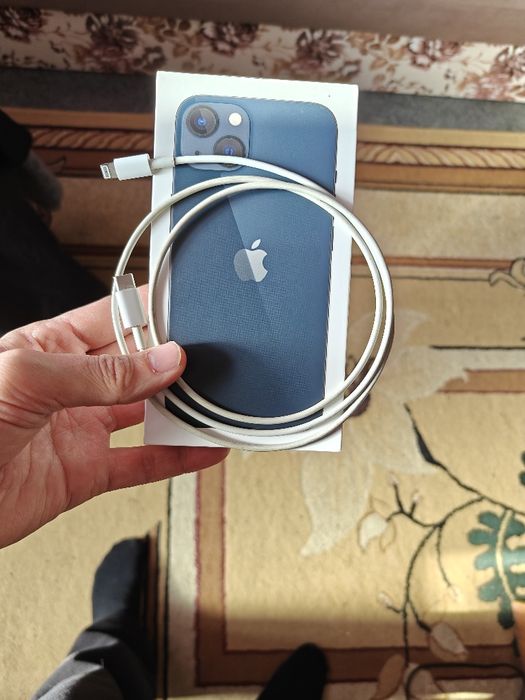 Продам iPhone 13