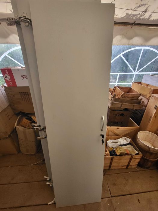 Врати с размер 47х165 см с панти, ключалки за гардероби тип съблекалня