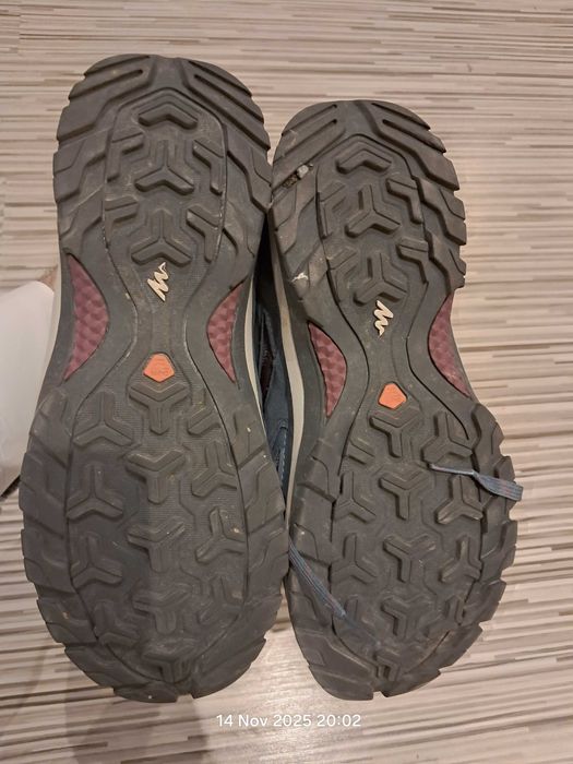 Adidasi Decathlon, mas 38