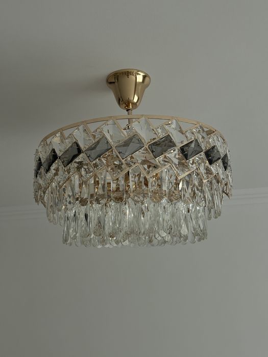 Lustră / candelabru auriu cu cristale design elegant