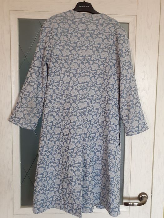 Летнее женское пальто.