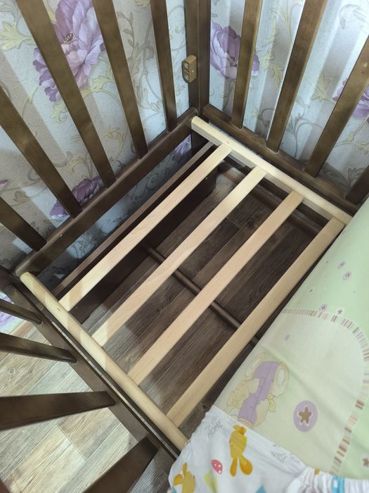 Продам кроватку, механизм маятник
