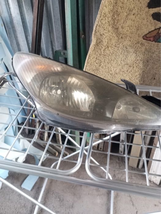 Фара правая Estima