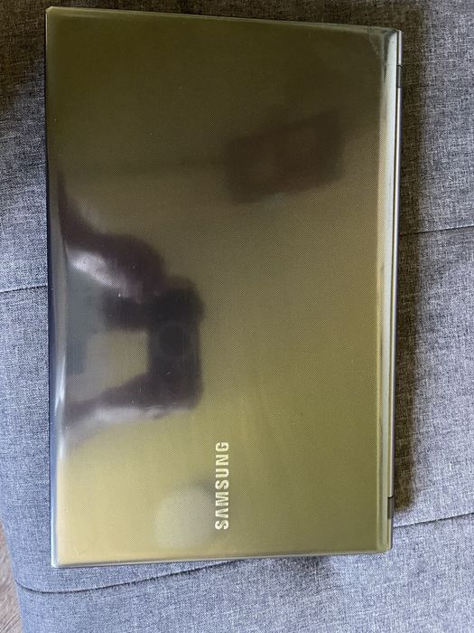 Vând laptop Samsung NP550P5C – 8GB RAM, 1TB HDD, Windows 10