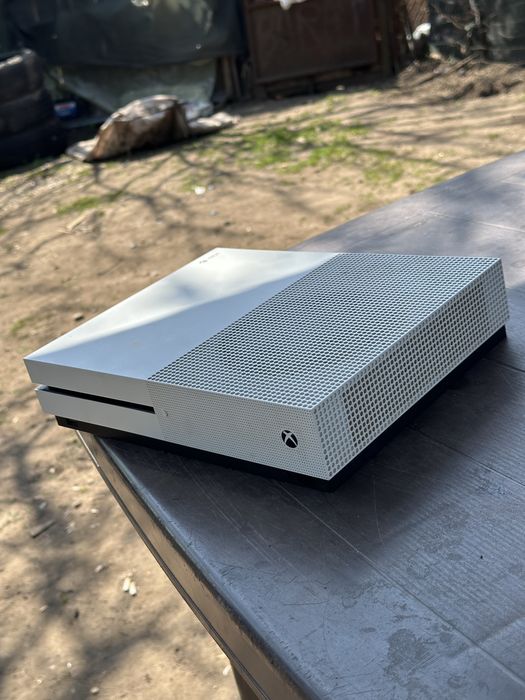 Xbox one s 500GB !!