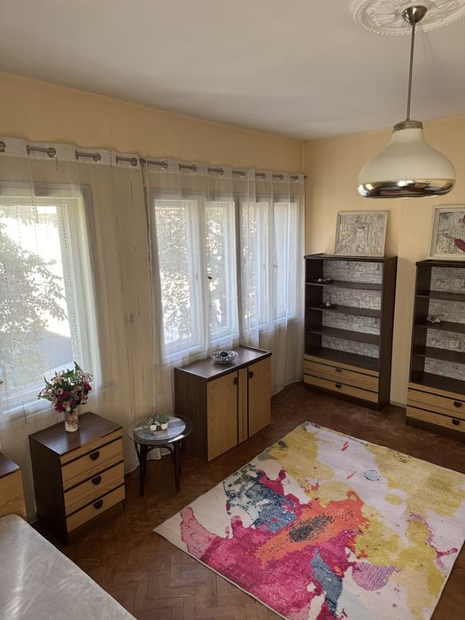 Дава се под наем Тристаен апартамент в Ямбол, Център - 105 кв.м за 385 € - Снимка #5