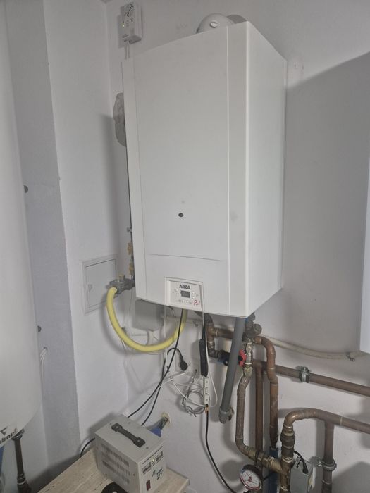 Vând Centrala gaz ARCA Pixel 31FCR