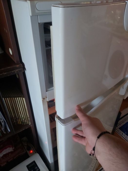 Продавам хладилник