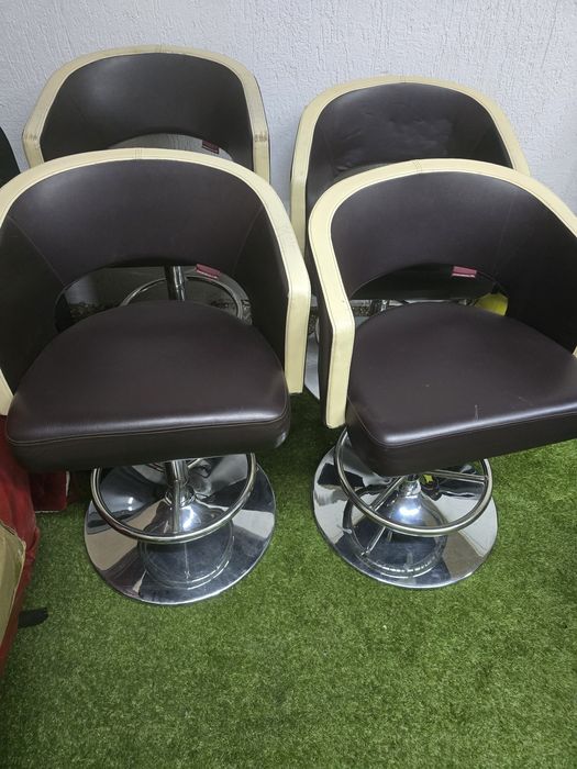 10 Scaune rotative  si reglabile pe înăltime  bar