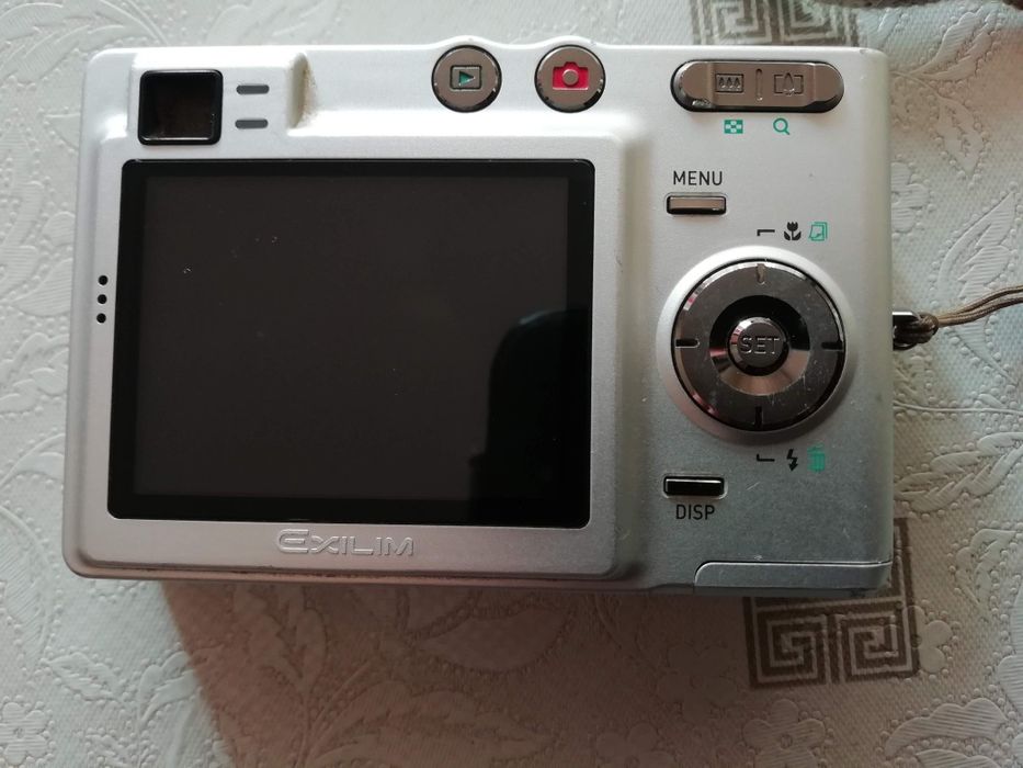Продавам фотоапарат Casio Exlim EX-Z30