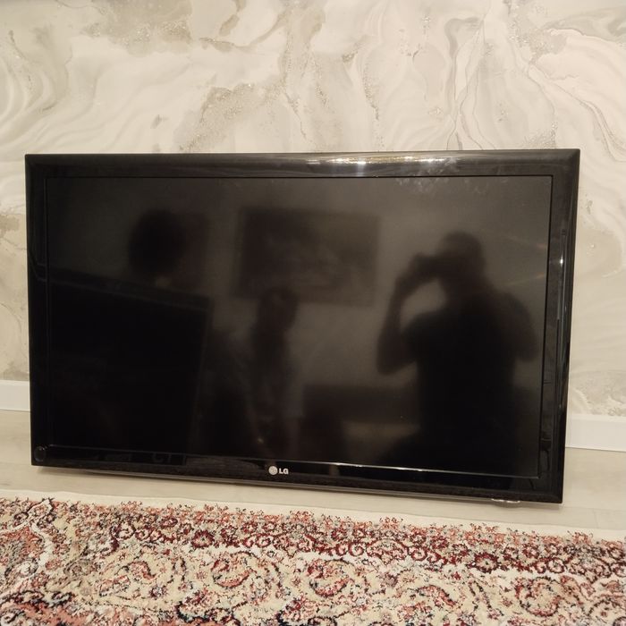 Продам телевизор LG диагональ 107см