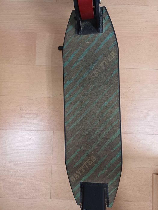 Продавам тротинетка/скутер марка "BAYTTER" до 100 кг.