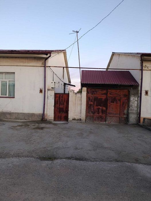 Namunali hovli sotiladi