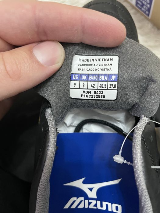 Бутонки Mizuno черни