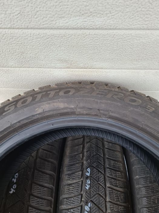 Зимни гуми 4 броя PIRELLI SottoZero3 205 50 R17 дот 4020