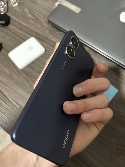 Телефон смартон Oppo a17