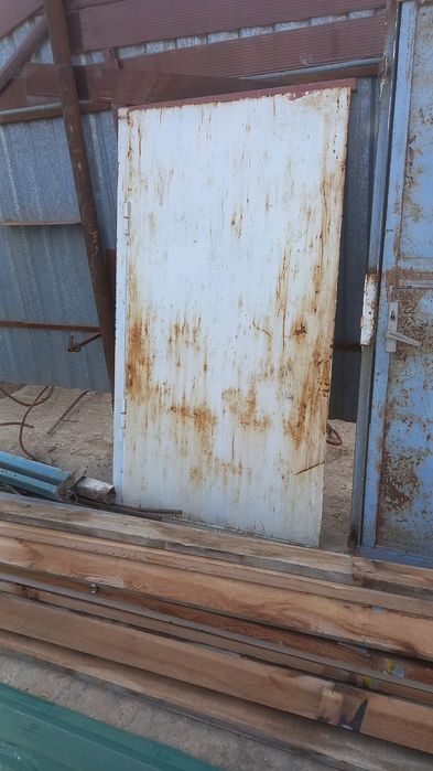 Сотилади.Дарвозалар. Нархи: 2.8 млн сум. Хар бири