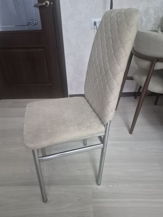 Стулья по 7000 тенге