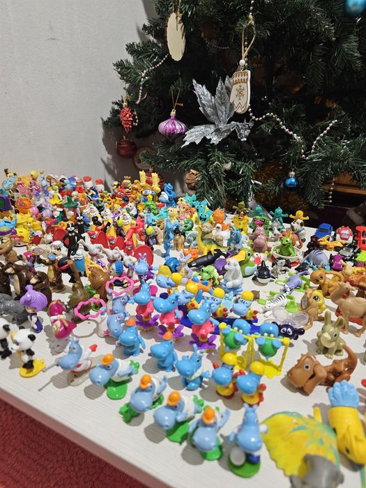 Продам киндер игрушки