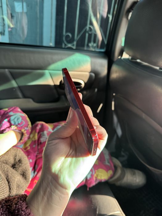 Продам iphone 12 на 64 гб