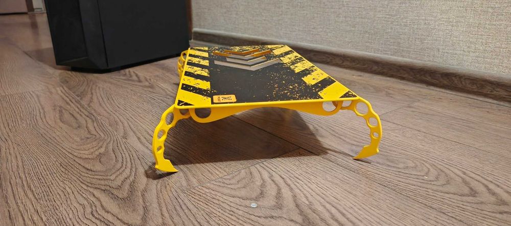 Подставка - хост под системный блок Cyberpunk/Battle-Worn Yellow