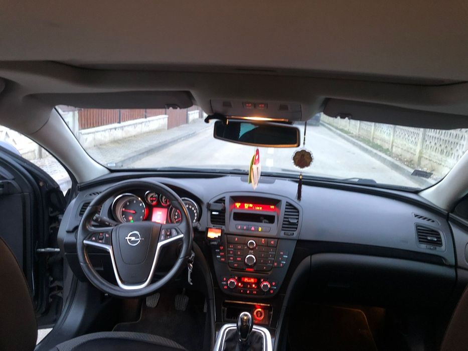 Vând opel insignia