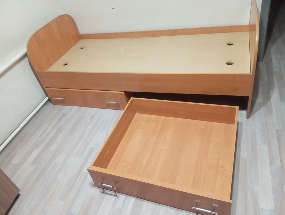 Продается мощная кровать.