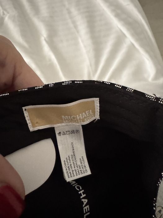 Шапка с козирка Michael Kors