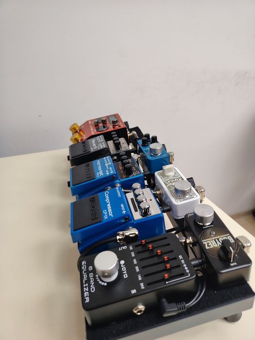 Продам  педалборд, педали эффектов