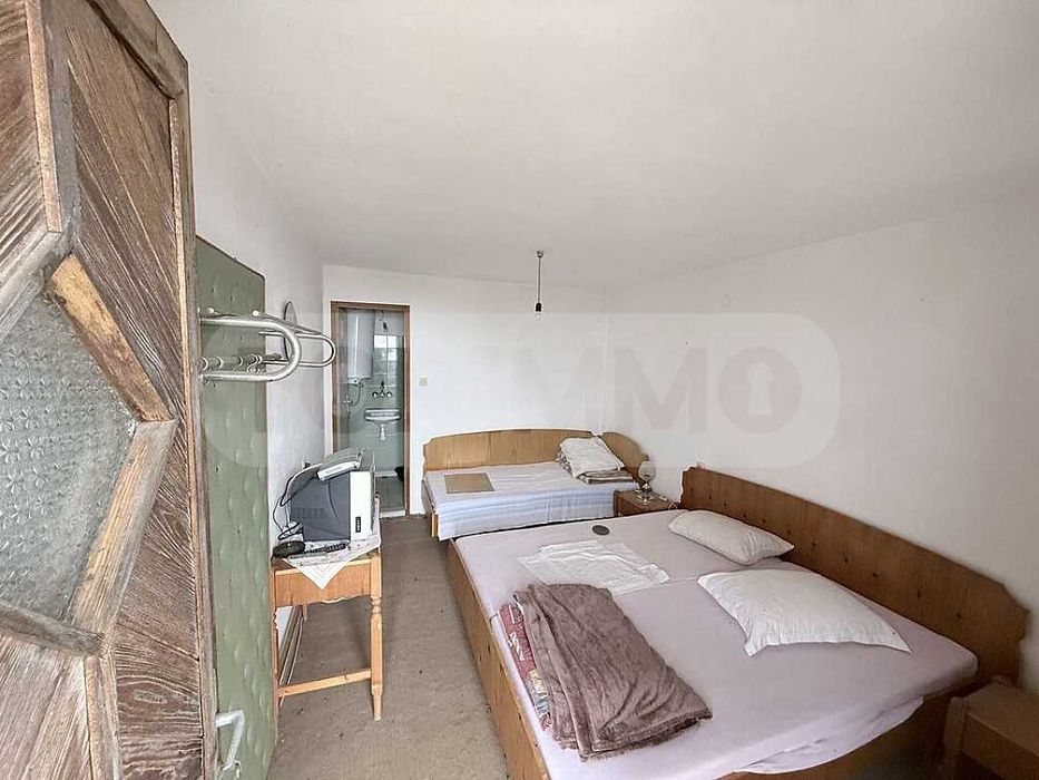 Триетажна вила във вилна зона до Балчик и курорт Албена