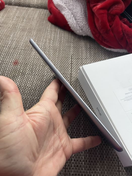 Таблет Apple iPad 6th Generation Wi Fi 32GB GSM iPhone Nike Jordan