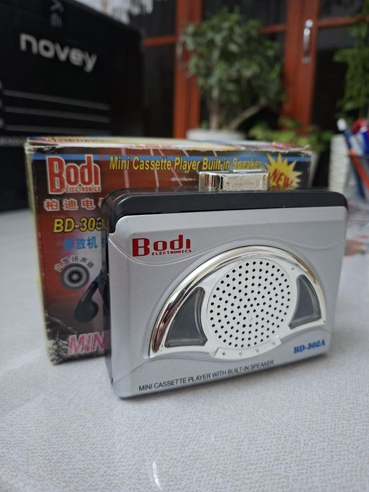 Ретро  Мини-кассетный плеер Bodh Electronics BD-302A.
