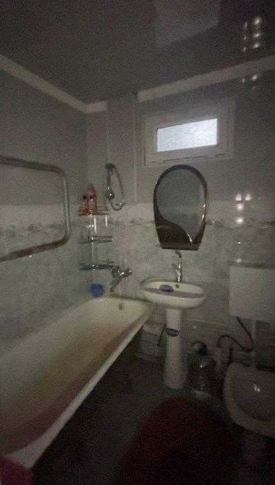 Срочно 2 хонали квартира сотилади  №396