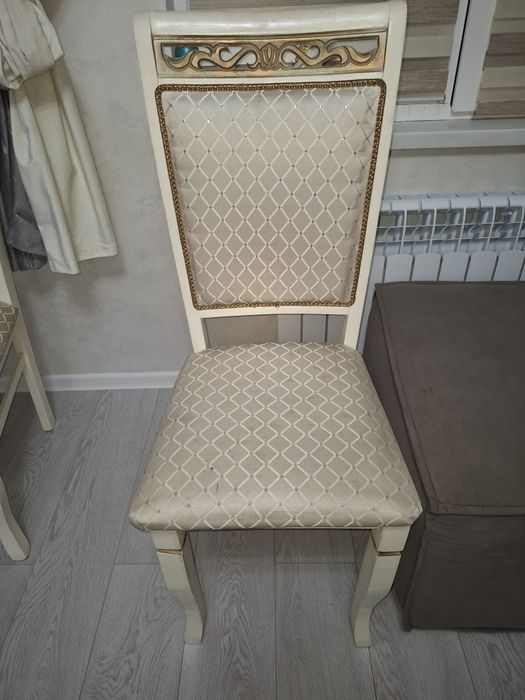 Стулья белые 12 штук