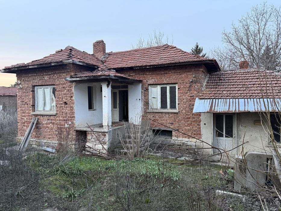 Къща в с.Дренов с голям двор
